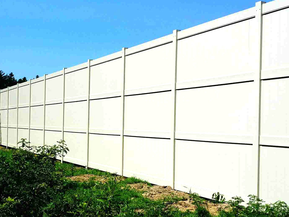 Commercial Vinyl fence company in the Southeastern Massachusetts area.