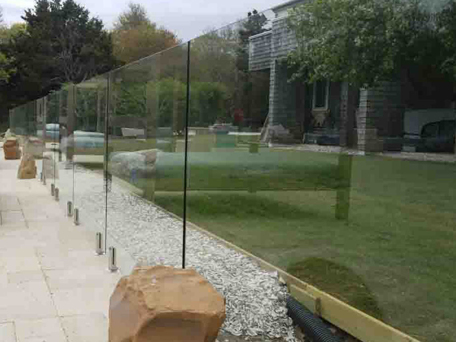 Southeastern Massachusetts Glass Fence installation for the Southeastern Massachusetts area.