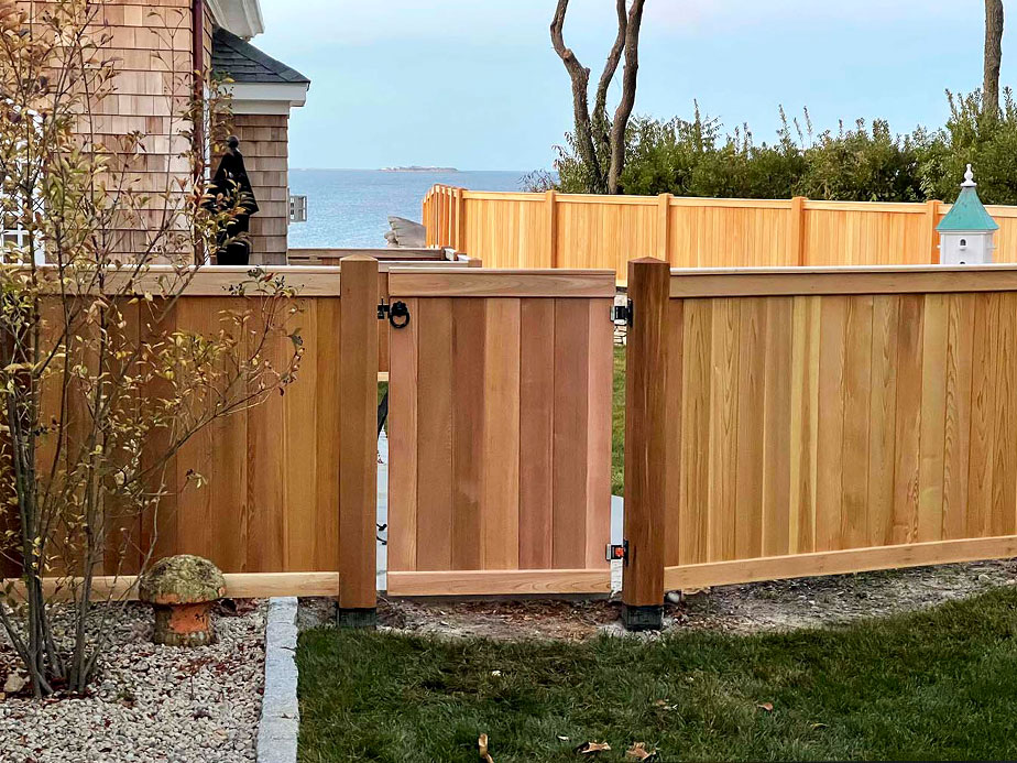 Southeastern Massachusetts Wood fence contractor in the Southeastern Massachusetts area.