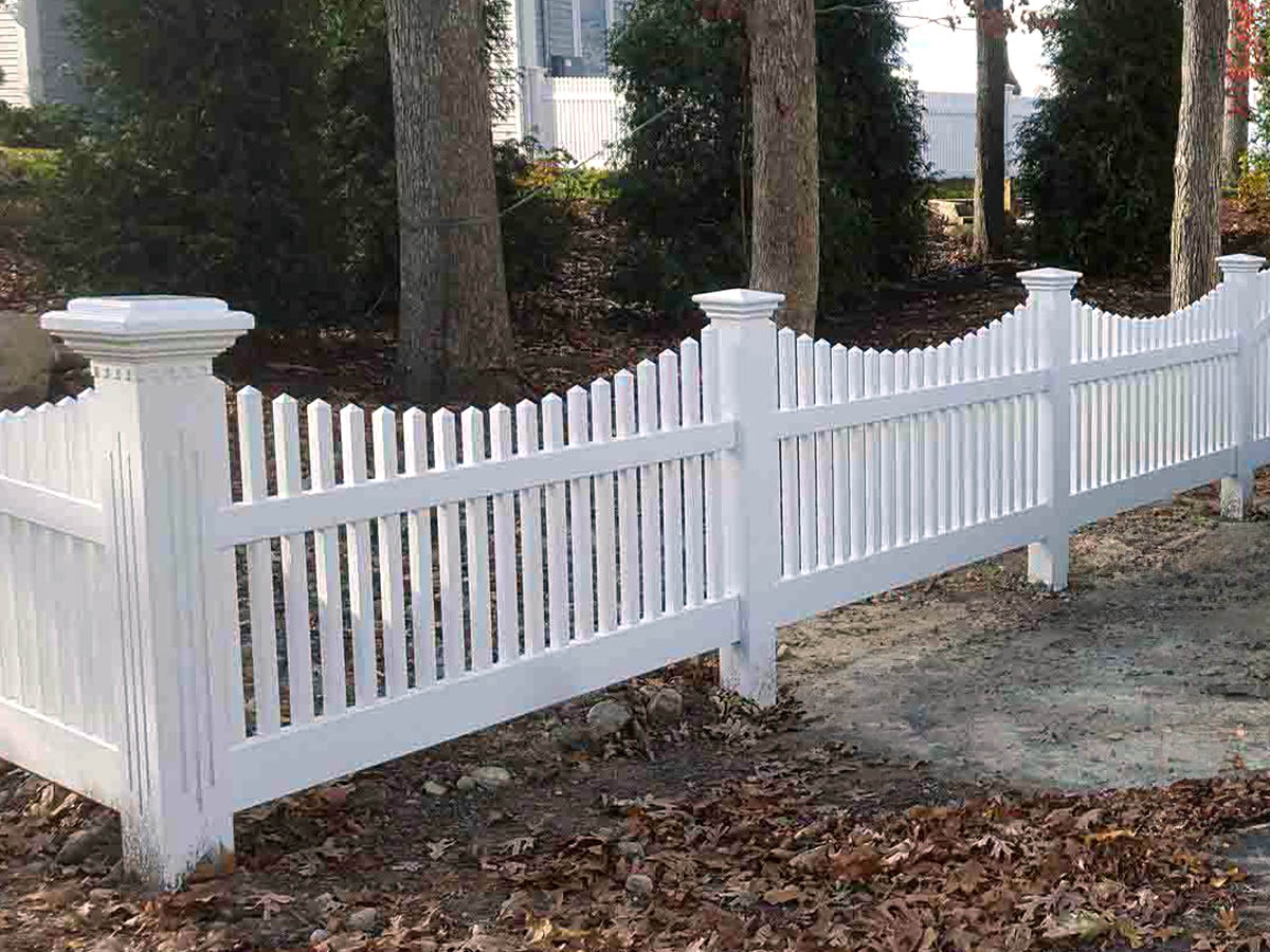 Specialty cellular-vinyl fencing in Kingston Massachusetts