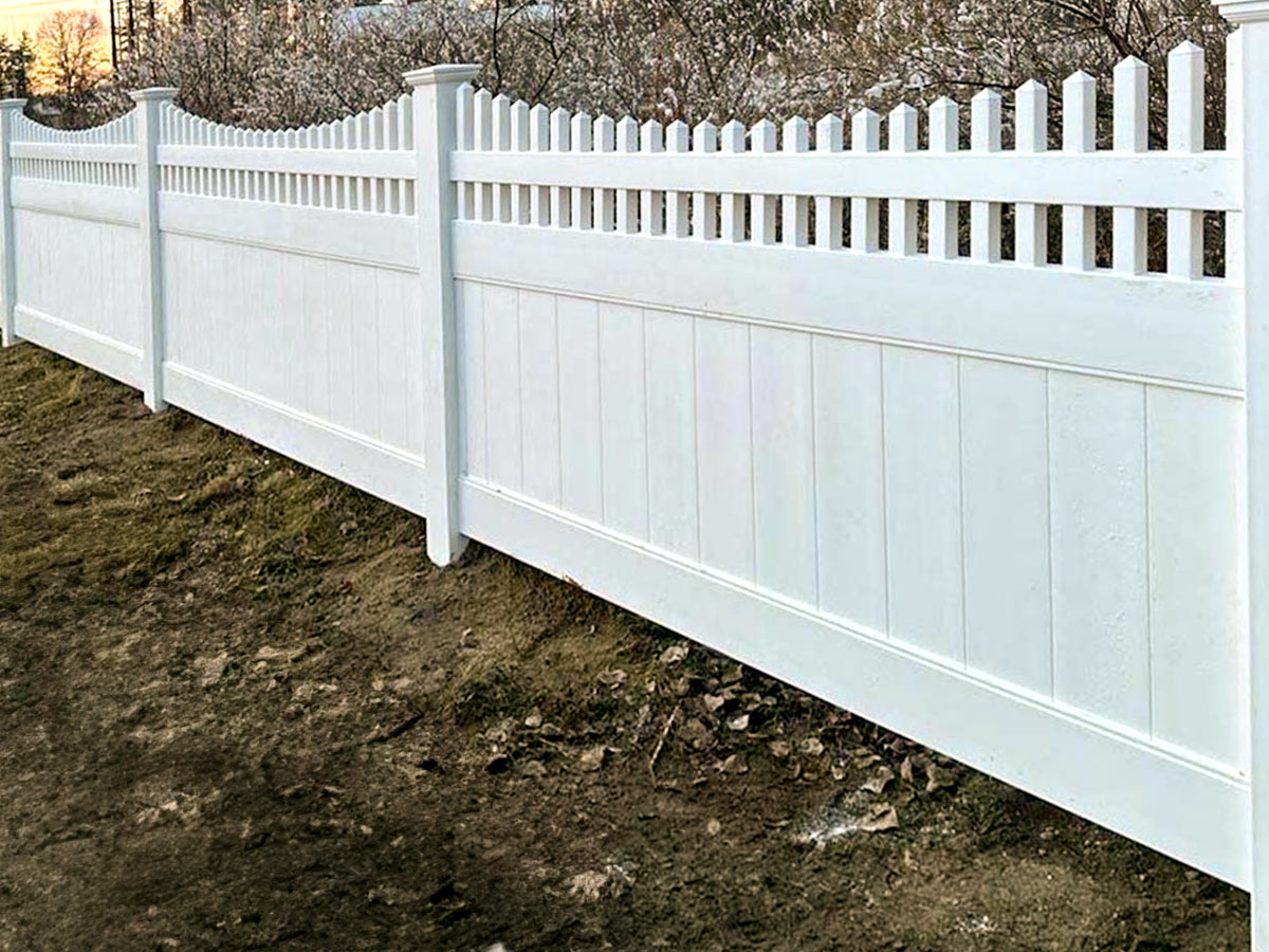 Vinyl decorative fencing in Kingston Massachusetts